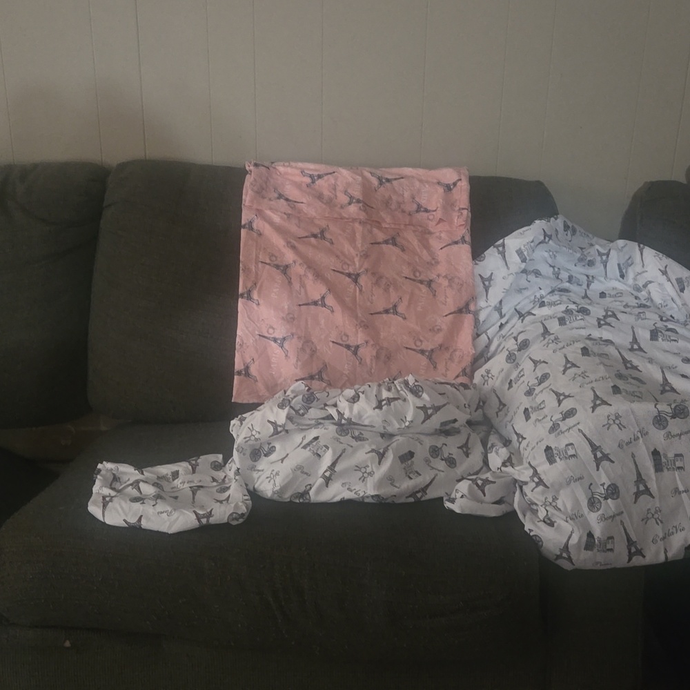 Home Expressions Twin Size Paris  Bedding Set